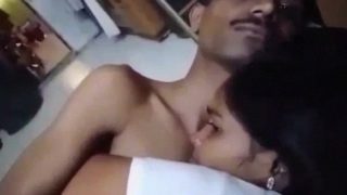 Menggoda Bhabhi, Membuka Pakaian Dan Bercinta Dengan Penuh Gairah