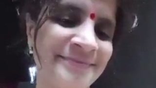 Tante Desi Montok Pamer Tubuh Telanjang – Video Mesum Wanita India
