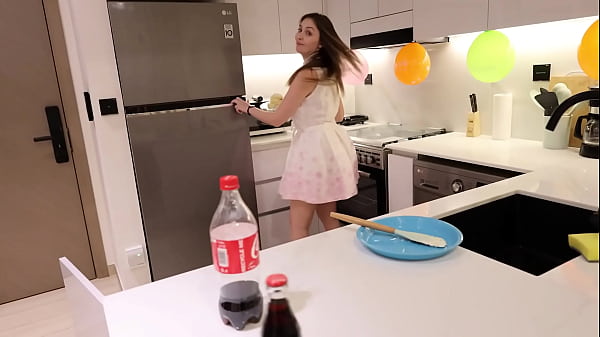 Aku Menggila Dengan Ibu Temanku Di Dapur Usai Pesta Ulang Tahunnya