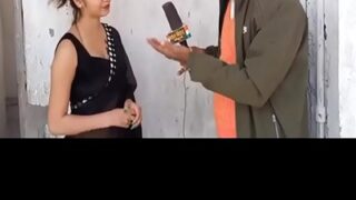 Gadis Orkes India Bikin Video Panas Dengan Reporter Berita