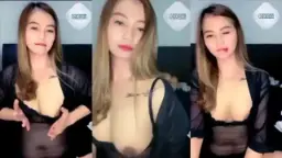 Host Seksi Rambut Pirang Pamerin Uting Dan Nenen Montok Bikin Kenceng.
