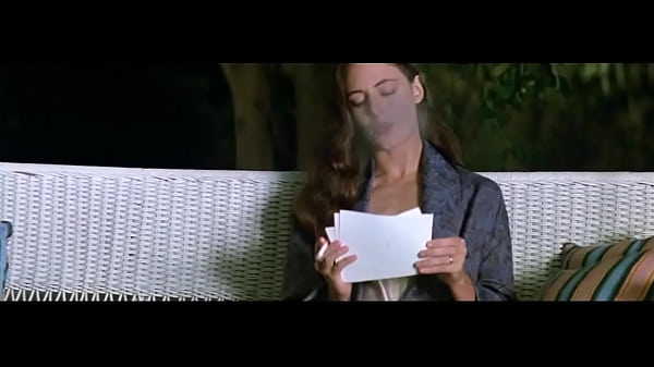 Ciuman Panas Patricia Healy Di China Moon 1994
