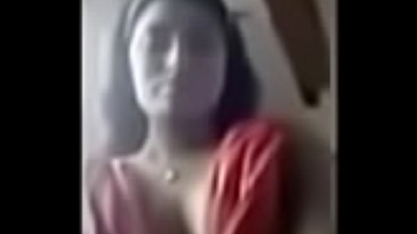 Tetes Susu Wanita India Menggoda