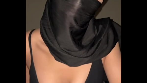 Tonton Bayi Arab Berhijab Dengan Dada Besar Yang Bikin Nafsu