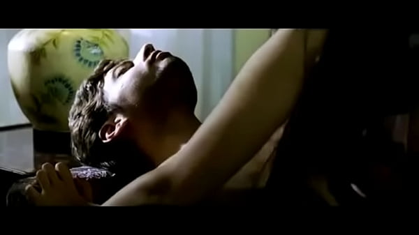 Adegan Panas Dan Seksi Di Film Hindi Bikin Ngilu Di Perut.