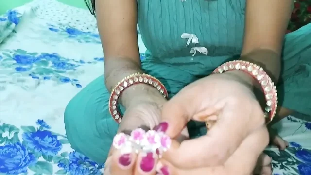 Chachi Accidently Sent Nude Pics To Her Bhatija, Stepson Ask Her For Fuck And She Fucked By Bhatija In Hindi Audio