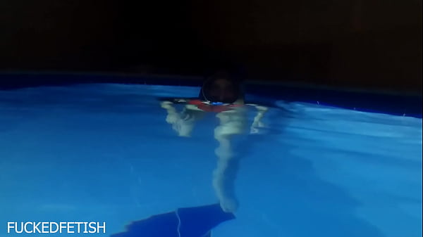 Helen Star Pake Baju Renang Seksi, Masker Malam, Nyetir Di Kolam, Bikin Basah