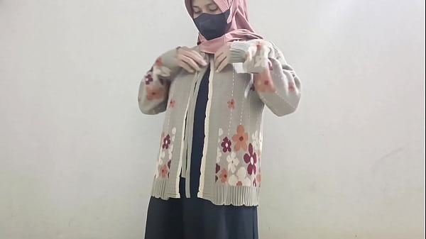 Gadis Berjilbab Colmek Pakai Timun, Nafsu Menggila.