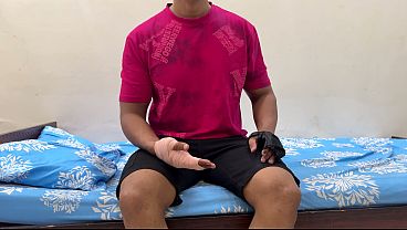 Ibu Tiri Ngebantu Anak Tiri Yang Luka Buat Mandi, Malah Godain Dia. Ujung-ujungnya Ngehisap Kontolnya, Baru Digenjot Keras.