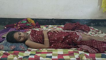 Desi Bhabhi Digawe Tetanggane Sampek Mbrebes Mili, Keras Banget.