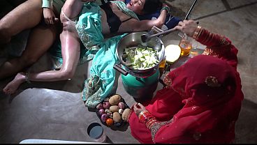 Ibu Tiri Dapur Xxx, Ibu Tiri India, Desi Step Mom Dalam Bahasa Hindi, Desi Step Mom Bikin Basah Di Dapur.