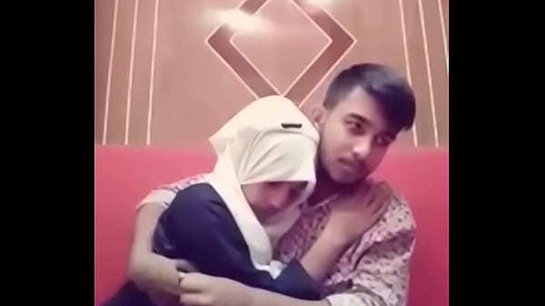 Desi Cewek Dan Cowok Lagi Saling Jilat Di Kamar Hotel, Bibir Nempel Basah, Nafas Makin Berat.