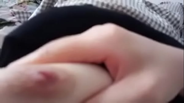 Cewek China Sangean Selfie Sendiri Sambil Buka-bukaan