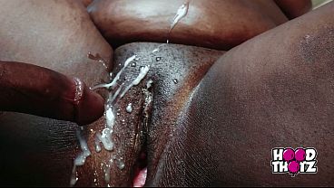 Dua Kontol Besar Lagi Ngegebukin Bokong Gendut Tebal Ibu Tiri Afrika Mereka