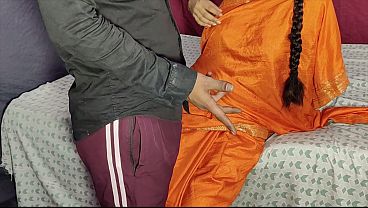 Dever Ne Desi Bhabhi Ki Chut Ki Pyaas Bujhai, Garam Ras Se Bhig Gaya Saara Jism.
