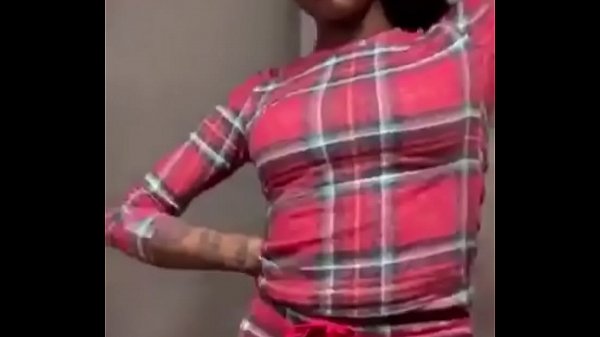 Tante Asian Doll Goyangin Pantat Montoknya Di Instagram Live Sambil Nyanyi Lagu Baru, Bibirnya Basah Dan Gerakan Mulutnya Bikin Ngiler.