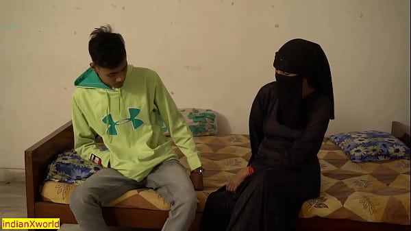 Indo Cewek Hijab Lagi Main Serong Sama Temen Suami, Ngentotin Bini Gue!