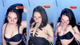 Angell99 Jilat Memeknya Sendiri Sampai Muncrat!
