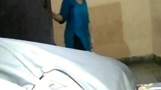 Bhabhi Bantu Devar-nya Dengan Tangan Basah, Sange Parah Di Video Panas India