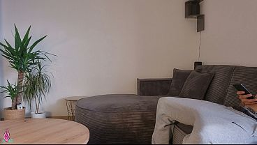 Ibu Tiri Ngeliat Kontol Anak Tiri Berdiri Pas Lagi Bersihin Rumah, Langsung Bantuin Crot Di Pantat Gede Bulatnya.