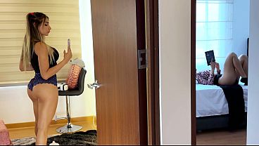 Ibu Mertua Seksi Bergairah, Mainin Diri Sendiri Dengerin Erangan Dari Kamar Sebelah!