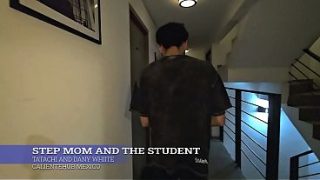 Ibu Tiri Lagi Ngajarin Murid, Hot Banget, Sampe Melek.