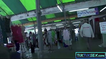 Dua Bule Ngejambak Lidah Thai Kecil Yang Udah Ditindik, Langsung Digebet Bareng