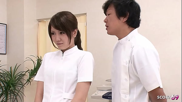 Ngentot Bareng 2 Dokter Di Rumah Sakit Jepang, Perawat Abg Cantik Dikocok Bareng Sampe Crot Dobel.