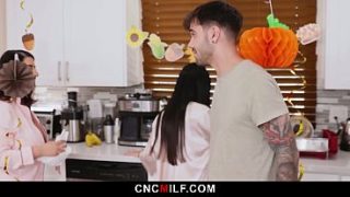 Ibu Tiri Marica Yang Seksi Akhirnya Tahu Tradisi Bebas Pakai Di Keluarga Ini, Bikin Dia Makin Liar Dan Siap Digilas.