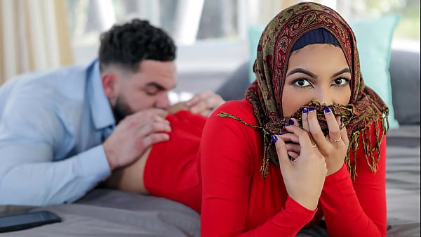 Anjing, Lo Mau Diajarin Sesuatu Sama Bokap Lo Sebelum Lo Nikah? Mending Lo Pake Hijab Lo Doang, Biar Makin Panas.