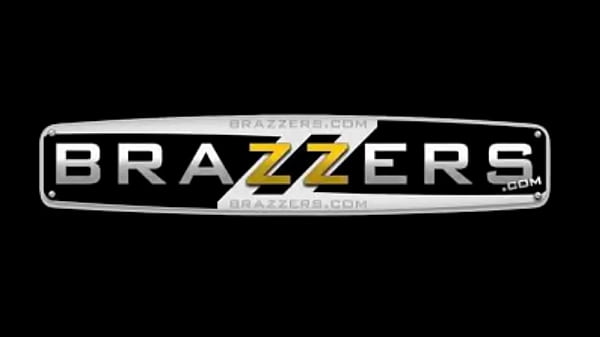 Tonton Brazzers, Bintang Porno Bertetek Gede Banget Bikin Ngaceng!