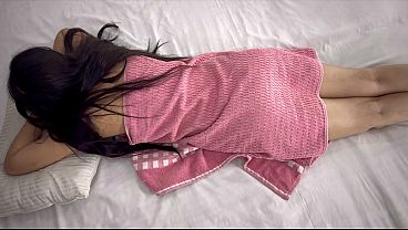 Nri Cewek Minta Pijit Pantat Sama Pelayan, Langsung Digenjot Memek Dan Nungging Lebar.