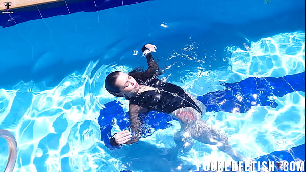 Jessica Bunny Main Kolam Renang Pake Baju Basah Kuyup, Gaya Bebas Bikin Nafas Sesak