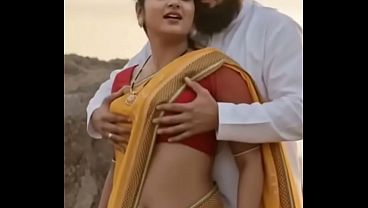 Bhabhi Desi, Saree Nyaris Robek, Payudara Diremas Mesra, Romansa Panas Di Kamar.