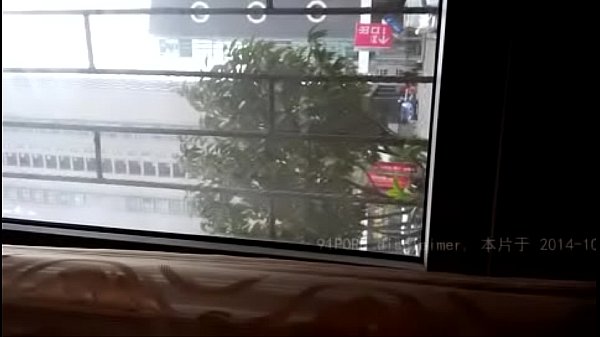 中国人浩哥在饭桌上干闺蜜，干得她饭都吃不下去