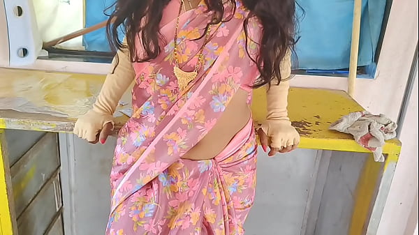 কামওয়ালি বাই আর মালিকের দেশি চুদাচুদি, বাড়ির মালিকের সাথে গরম খেলা