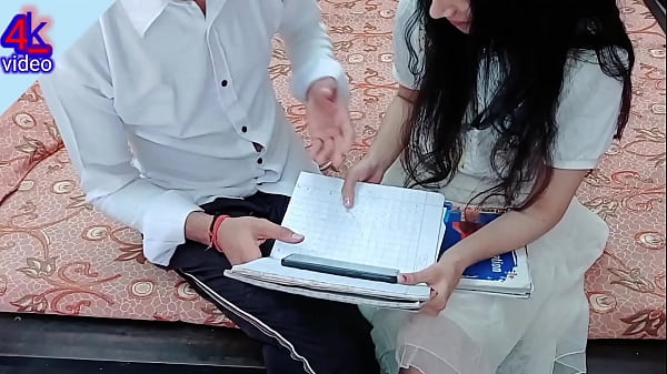 Cewek Kuliahan India Ngeseks Sama Bule Desi, Pake Bahasa Hindi Yang Bikin Makin Panas.
