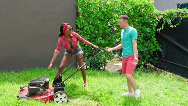Bantu Tetangga Milf-ku Yang Lagi Butuh, Naomi Foxxx Dan Johnny Love Sampai Puas