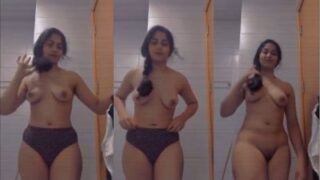 Cewek India Bugil Buka Baju Sambil Bikin Video Mesum.