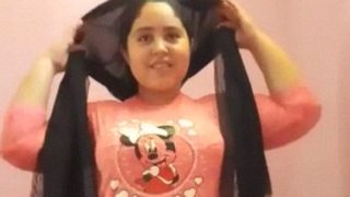 Dada Gede Montok Cewek Pakistan Buka Jendela Pamer Tubuh Seksi.