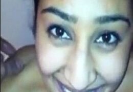 Gadis Delhi Ngasih Sepongin Cowoknya Di Kamar Mandi, Bikin Makin Greget.