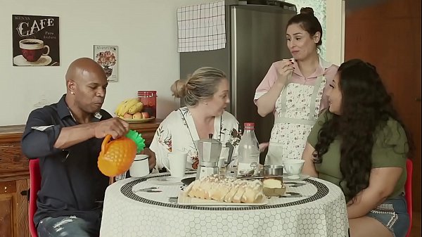 Rumah Mesum Gila – Suami Di Tandukin, Mami Crot, Pembantu Ngeban Semua Orang | Emme White, Alessandra Maia, Agatha Ludovino, Capoeira