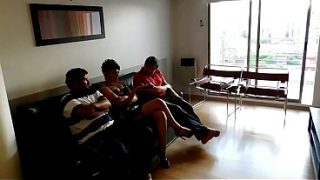 Gak Ada Tontonan Di Tv, Jadi Gue Ngewe Sama Tukang Ledeng Dan Temen Suami, Enak Banget Ngentot Bertiga.