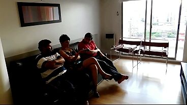 Gak Ada Tontonan Di Tv, Jadi Gue Ngewe Sama Tukang Ledeng Dan Temen Suami, Enak Banget Ngentot Bertiga.