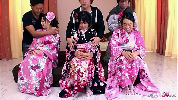 Langka! Pesta Seks Jepang Dengan Tiga Abg Jav Imut, Memek Berbulu Basah Siap Digilas