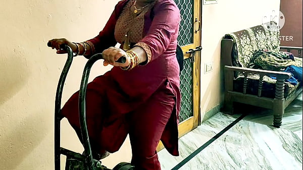 Bhabhi India Lagi Ngocok Kontol Anak Gym Di Ruang Ganti