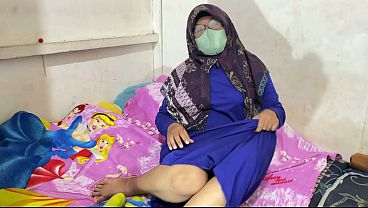 Wanita Berhijab Lagi Mainin Diri Sendiri Sampai Nikmat